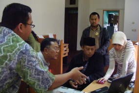 Libur Berkampanye, Dada-Ayi Safari ke Media 